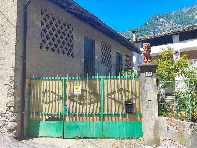 Casa indipendente in vendita a Donnas AO