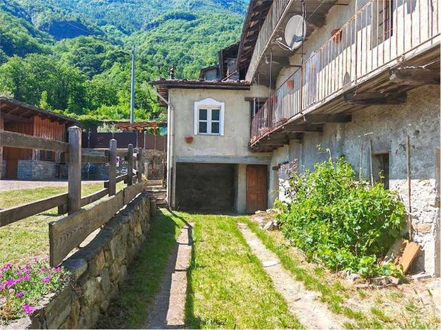 Casa indipendente in vendita a Donnas AO