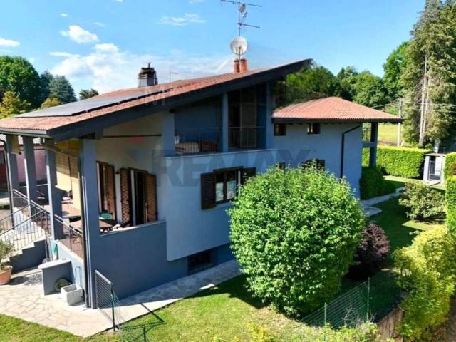 Villa in vendita a Dormelletto NO