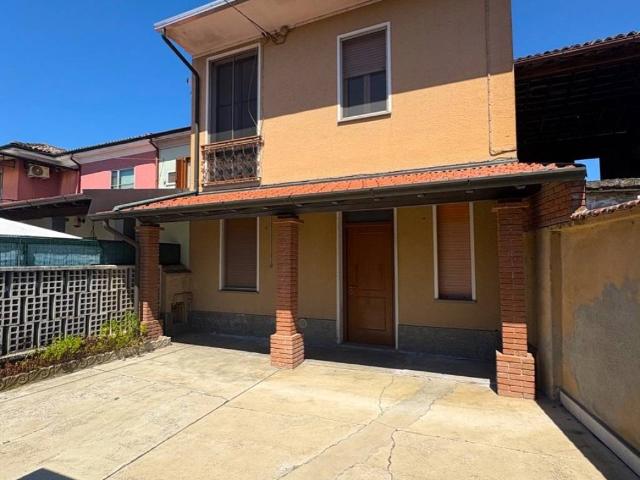 Casa indipendente in vendita a Dorno PV