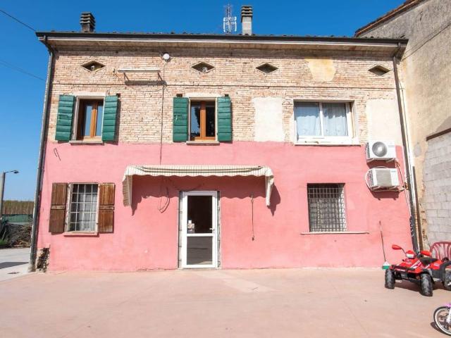 Casa indipendente in vendita a Dosolo MN