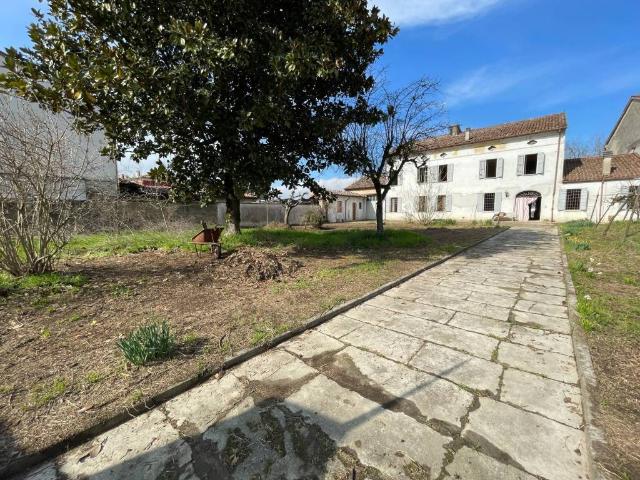 Casa indipendente in vendita a Dosolo MN