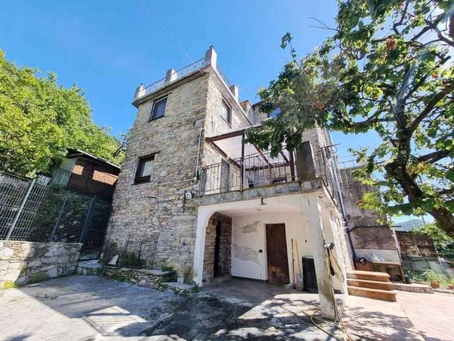Casa indipendente in vendita a Davagna GE