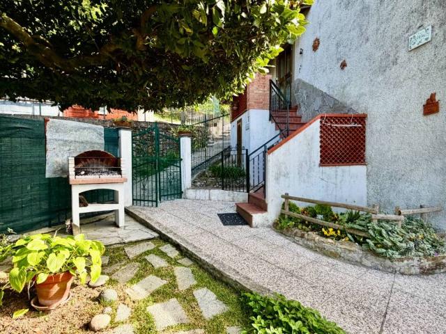 Casa indipendente in vendita a Davagna GE