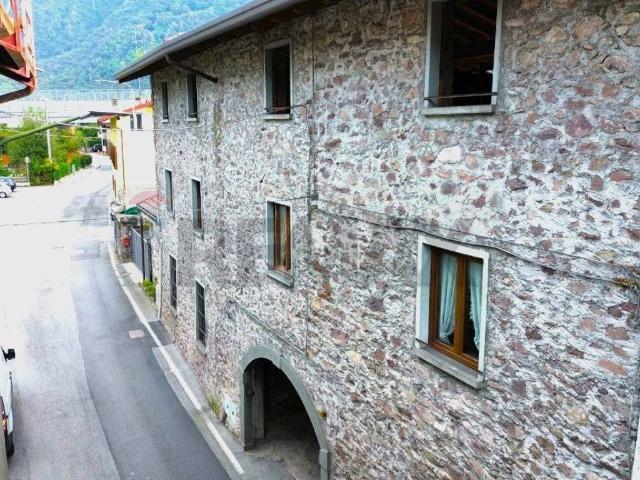 Casa indipendente in vendita a Darfo Boario Terme BS