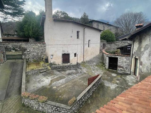 Casa indipendente in vendita a Darfo Boario Terme BS