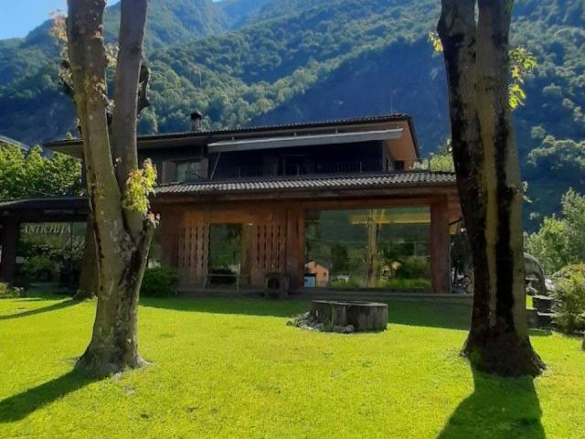 Casa indipendente in vendita a Dubino SO