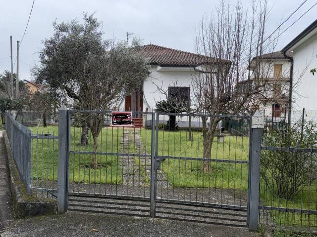 Casa indipendente in vendita a Dugenta BN