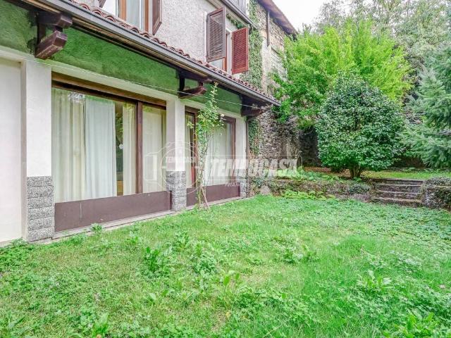 Casa indipendente in vendita a Dumenza VA