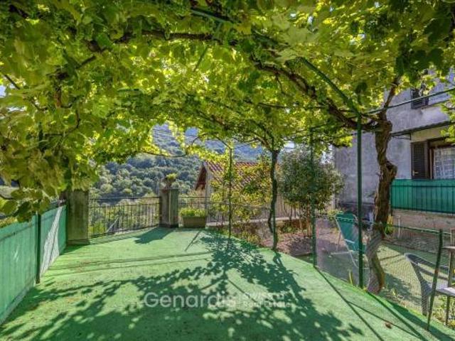 Casa indipendente in vendita a Dumenza VA