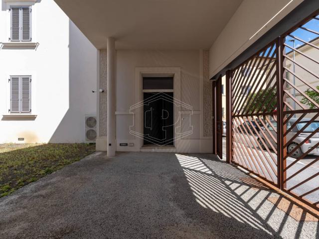 Casa indipendente in vendita a Empoli 400m² Empoli