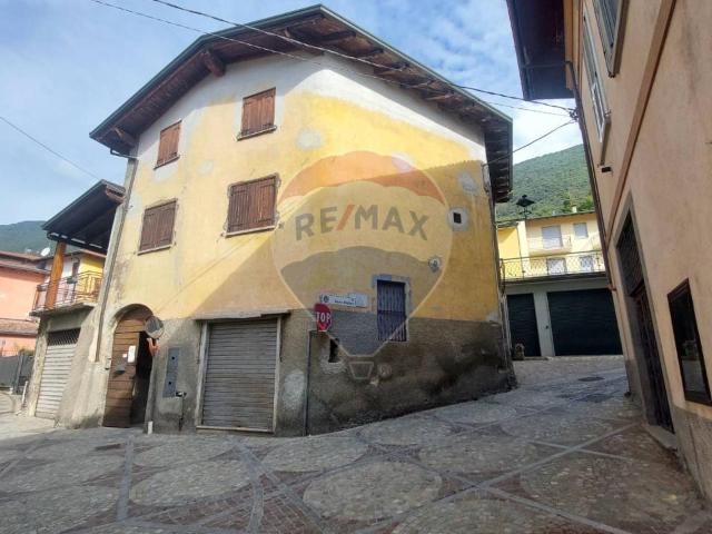 Casa indipendente in vendita a Endine Gaiano