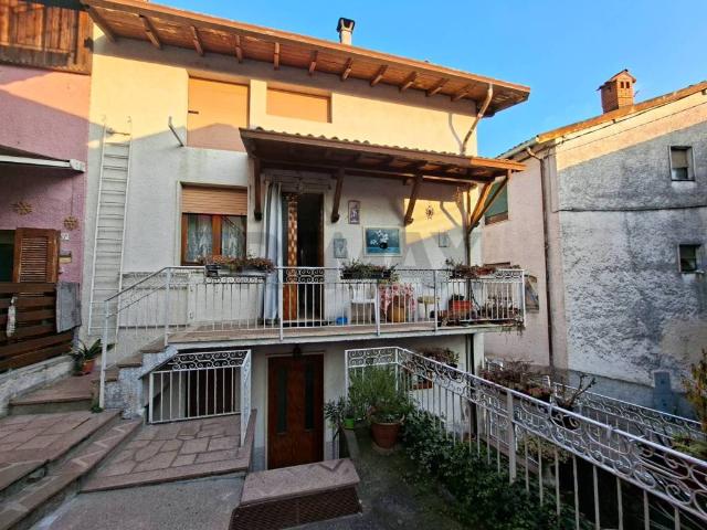Casa indipendente in vendita a Endine Gaiano BG
