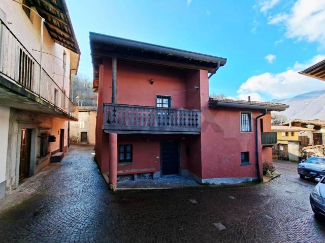 Casa indipendente in vendita a Endine Gaiano BG