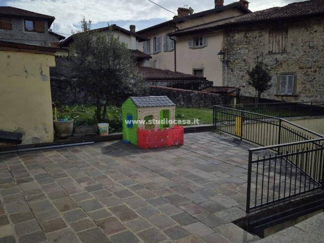 Casa indipendente in vendita a Endine Gaiano BG