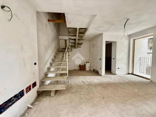 Casa indipendente in vendita a Edolo via Quadrobbio