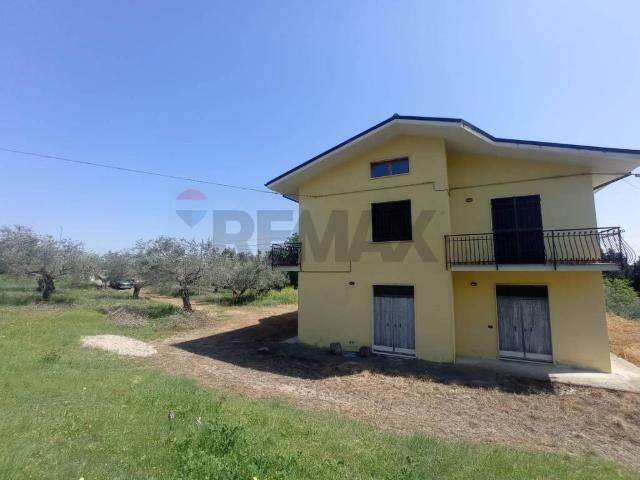Casa indipendente in vendita a Elice PE