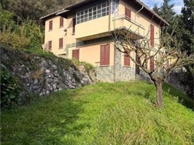 Casa indipendente in Vendita a Erba