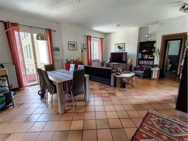 Casa indipendente in vendita a Erba CO