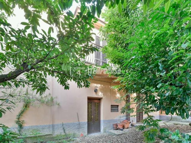 Casa indipendente in vendita a Erba CO