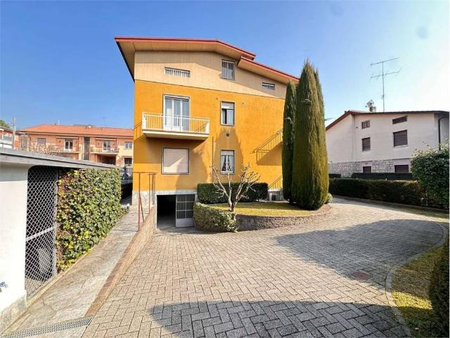 Villa in vendita a Erba CO