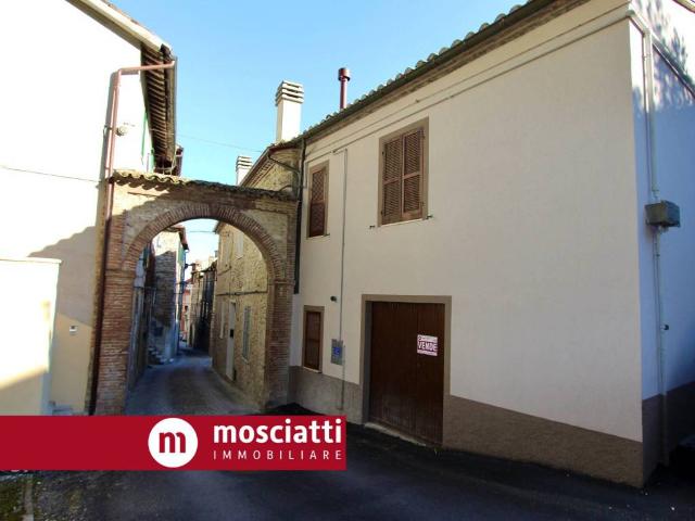 Casa indipendente in vendita a Esanatoglia MC