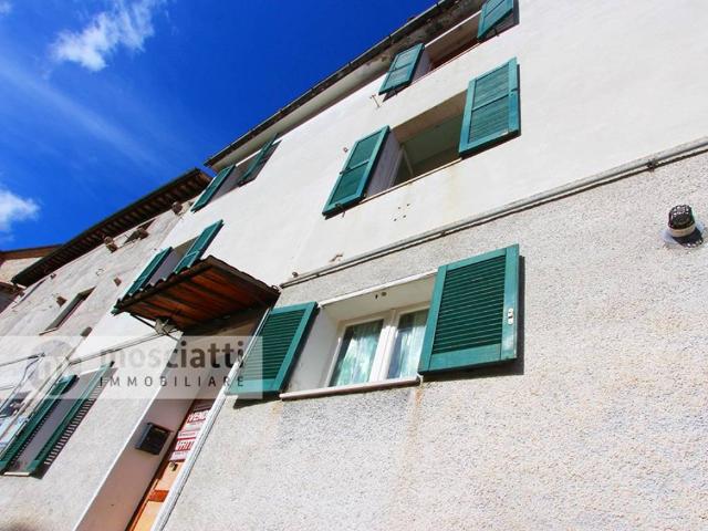 Casa indipendente in vendita a Esanatoglia MC