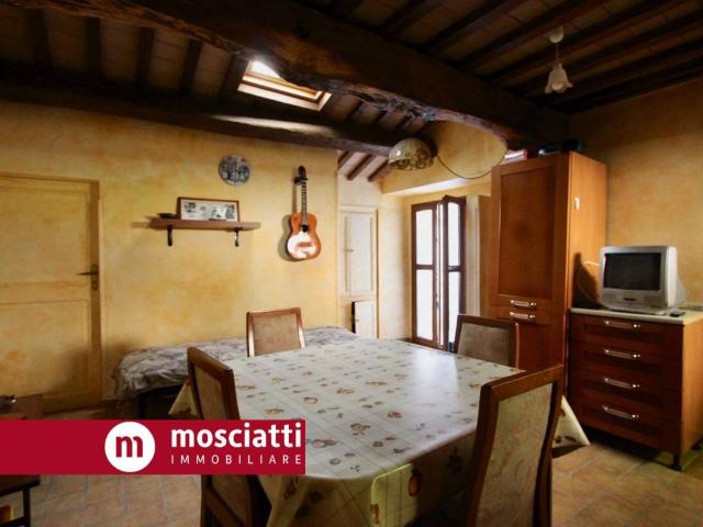 Casa indipendente in vendita a Esanatoglia MC