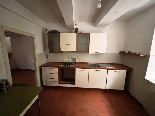Casa indipendente in vendita a Esanatoglia MC