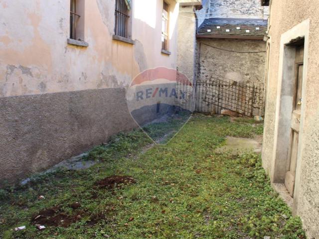 Casa indipendente in vendita a Esino Lario