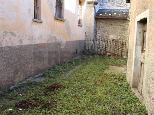 Casa indipendente in vendita a Esino Lario LC