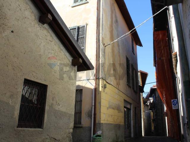 Casa indipendente in vendita a Esino Lario LC