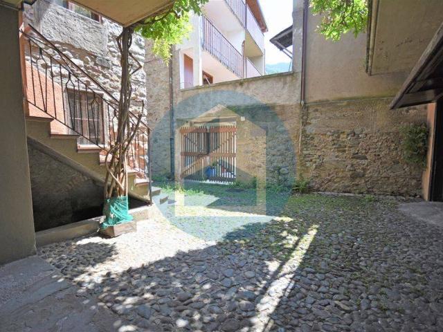 Casa indipendente in vendita a Esine BS