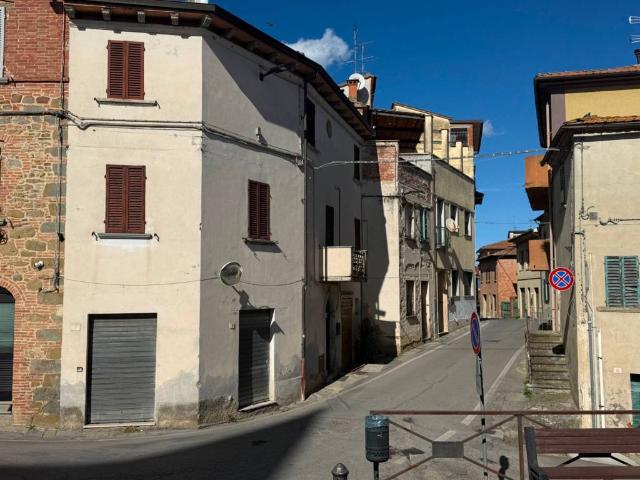 Casa indipendente in vendita a Foiano della Chiana AR