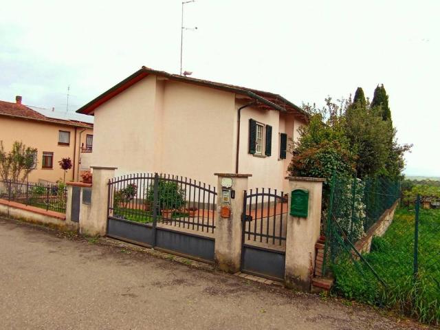 Casa indipendente in vendita a Foiano della Chiana AR