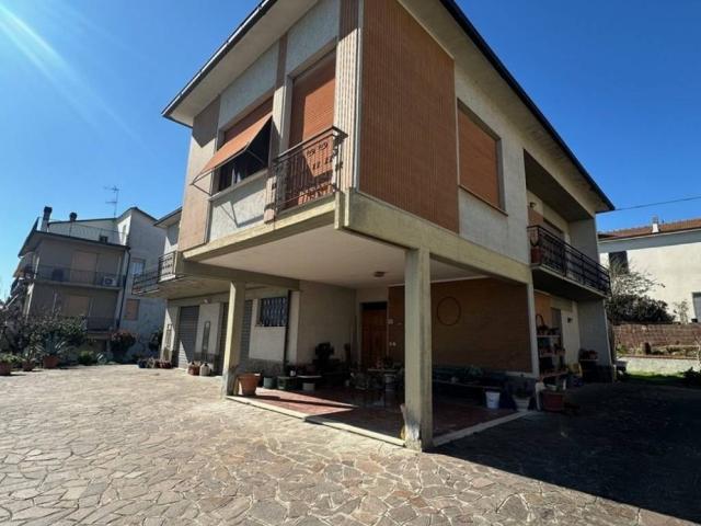 Casa indipendente in vendita a Foiano della Chiana AR