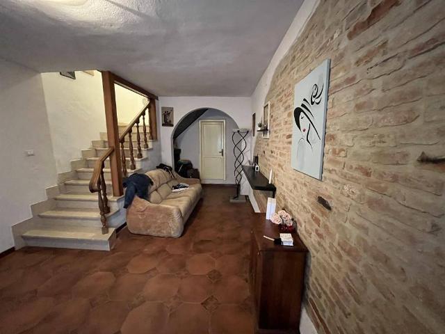 Casa indipendente in vendita a Foiano della Chiana AR