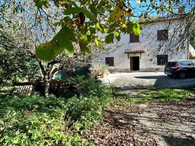 Casa indipendente in vendita a Foligno