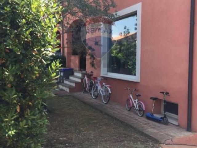 Casa indipendente in vendita a Foligno