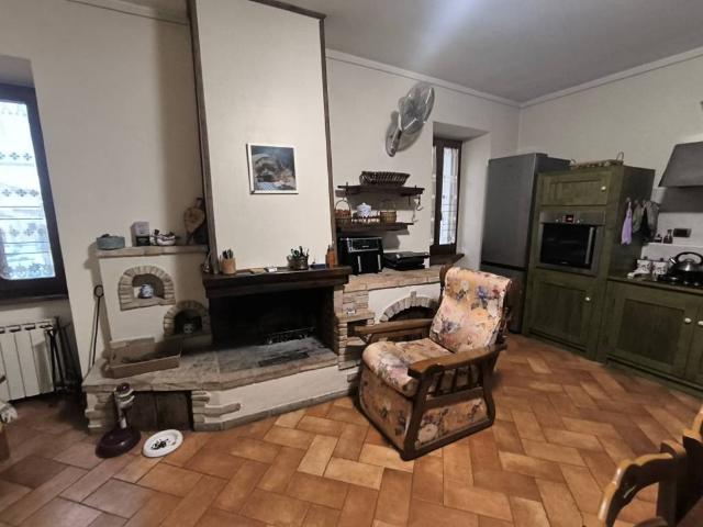Casa indipendente in vendita a Foligno PG