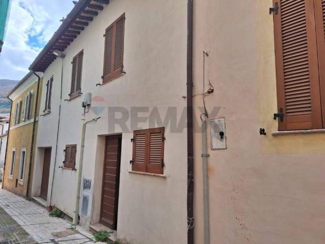 Casa indipendente in vendita a Foligno PG