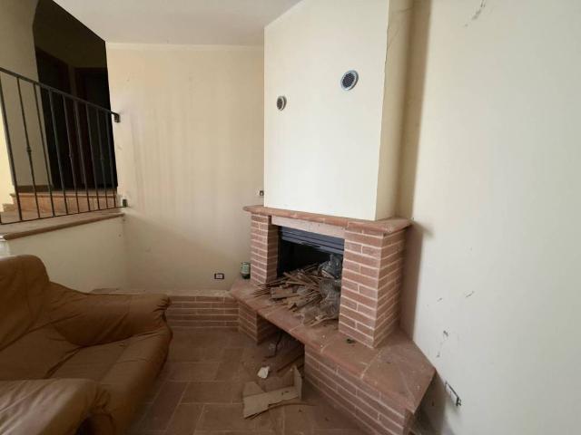Casa indipendente in vendita a Foligno PG
