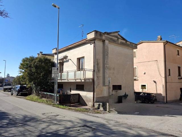 Casa indipendente in vendita a Foligno PG