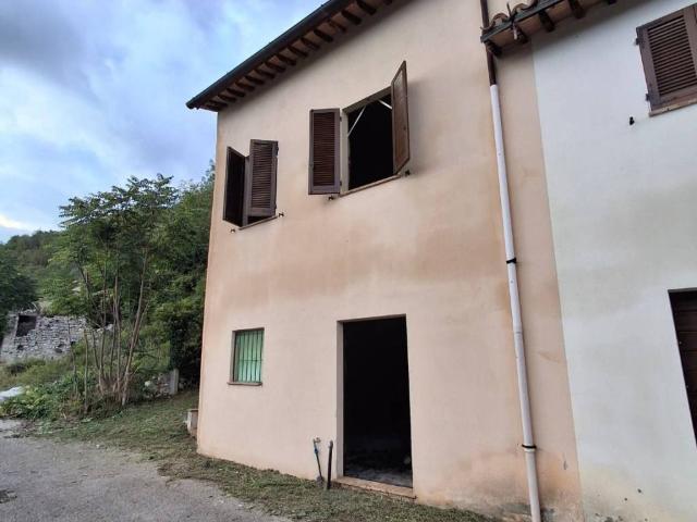 Casa indipendente in vendita a Foligno PG