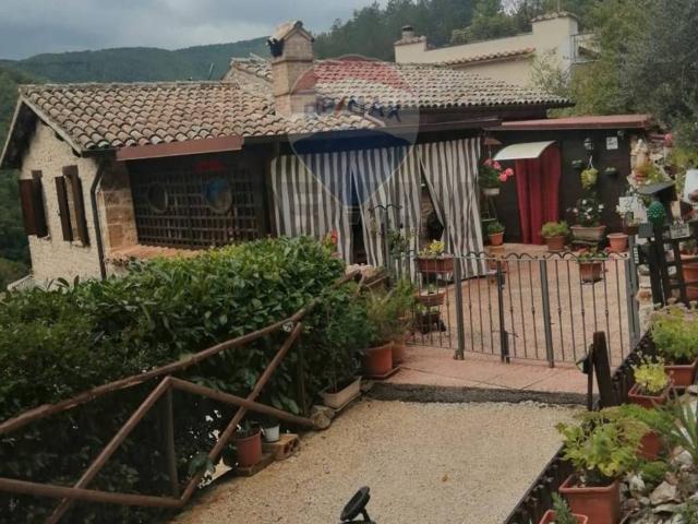Casa indipendente in vendita a Foligno PG
