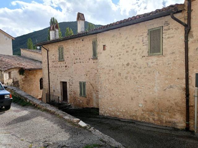 Casa indipendente in vendita a Foligno PG