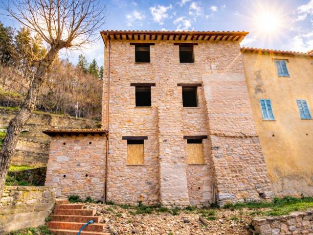 Casa indipendente in vendita a Foligno PG