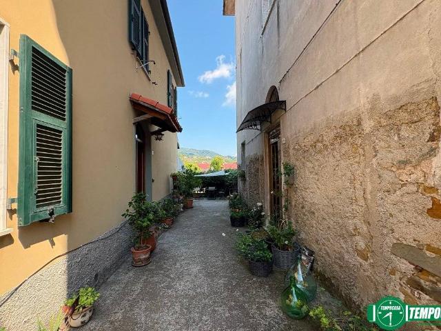 Casa indipendente in vendita a Follo SP