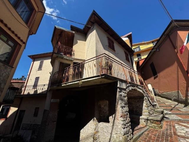 Casa indipendente in vendita a Follo SP