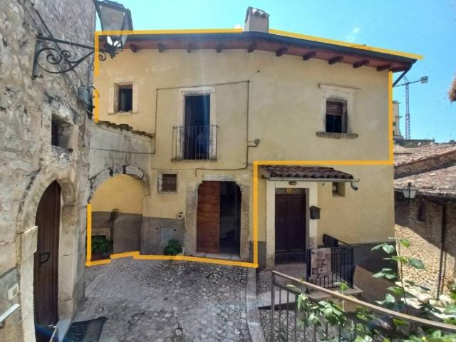 Casa indipendente in vendita a Fontecchio AQ